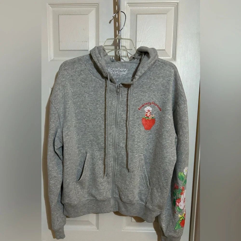 Strawberry Shortcake Hoodie
Sweater Gray size M